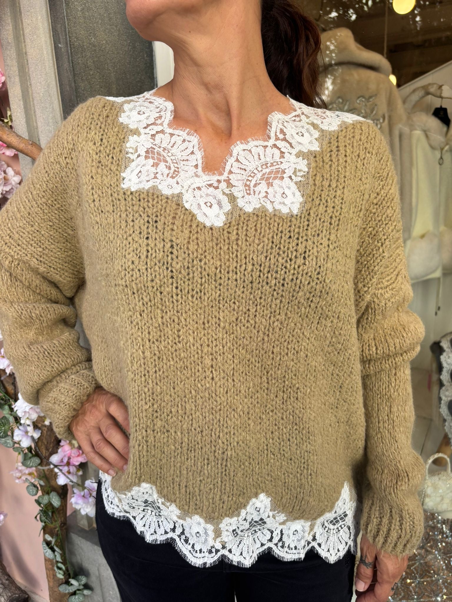 Pull inserti in pizzo intagliato