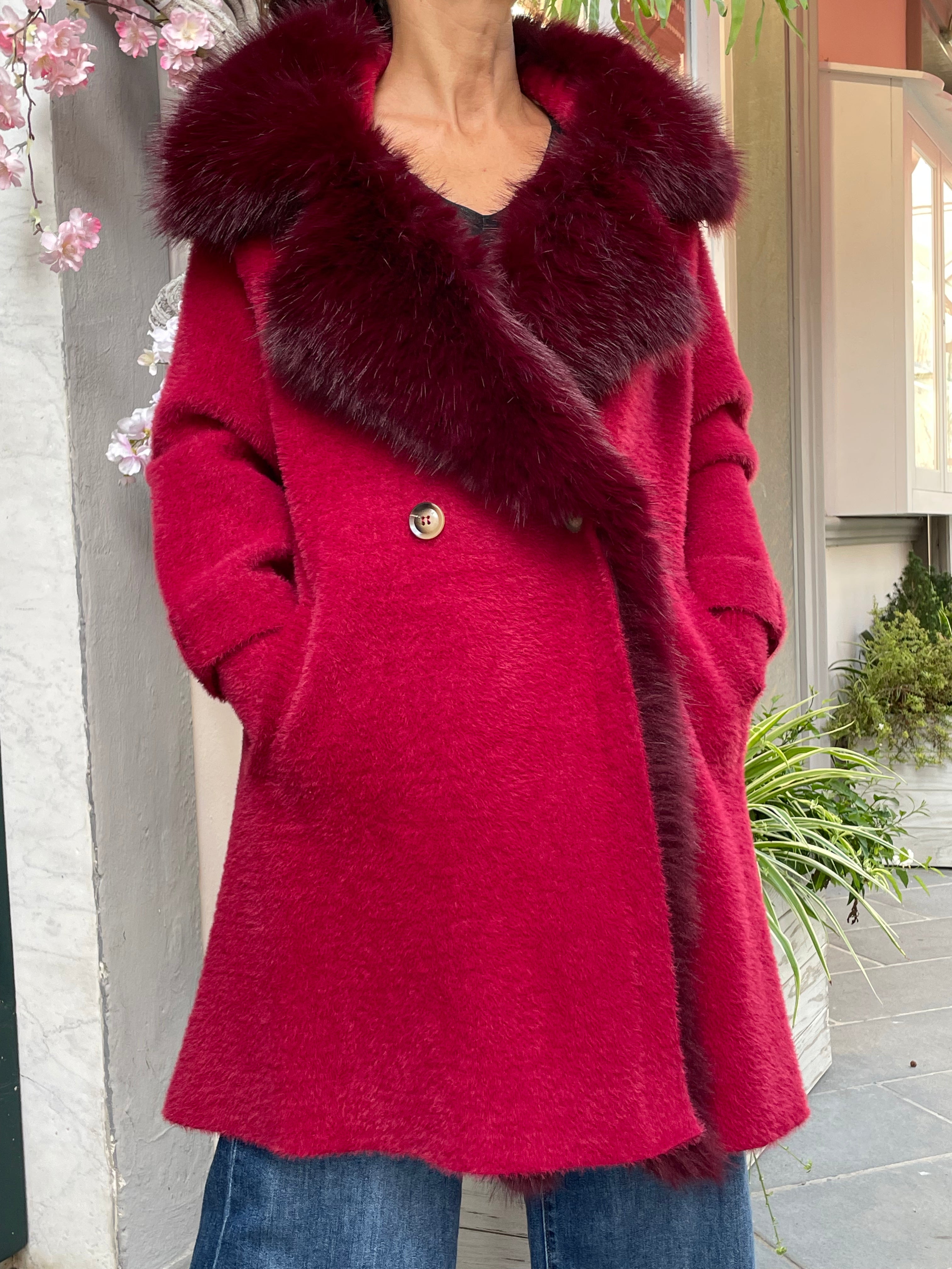 Cappotto doppiopetto con pelliccia eco
