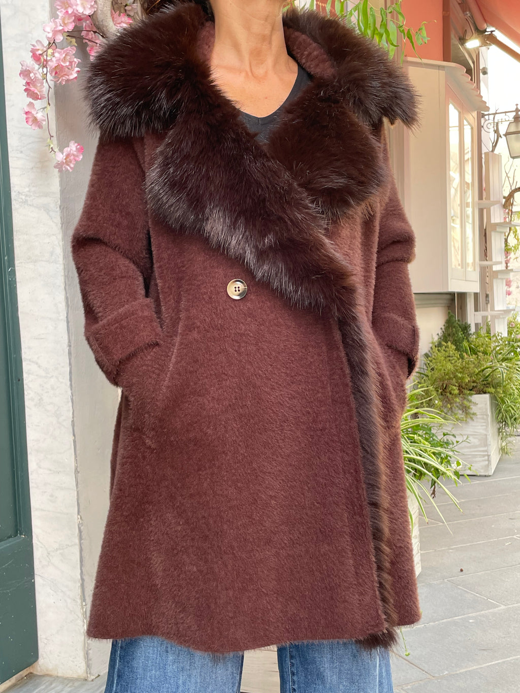 Cappotto doppiopetto con pelliccia eco