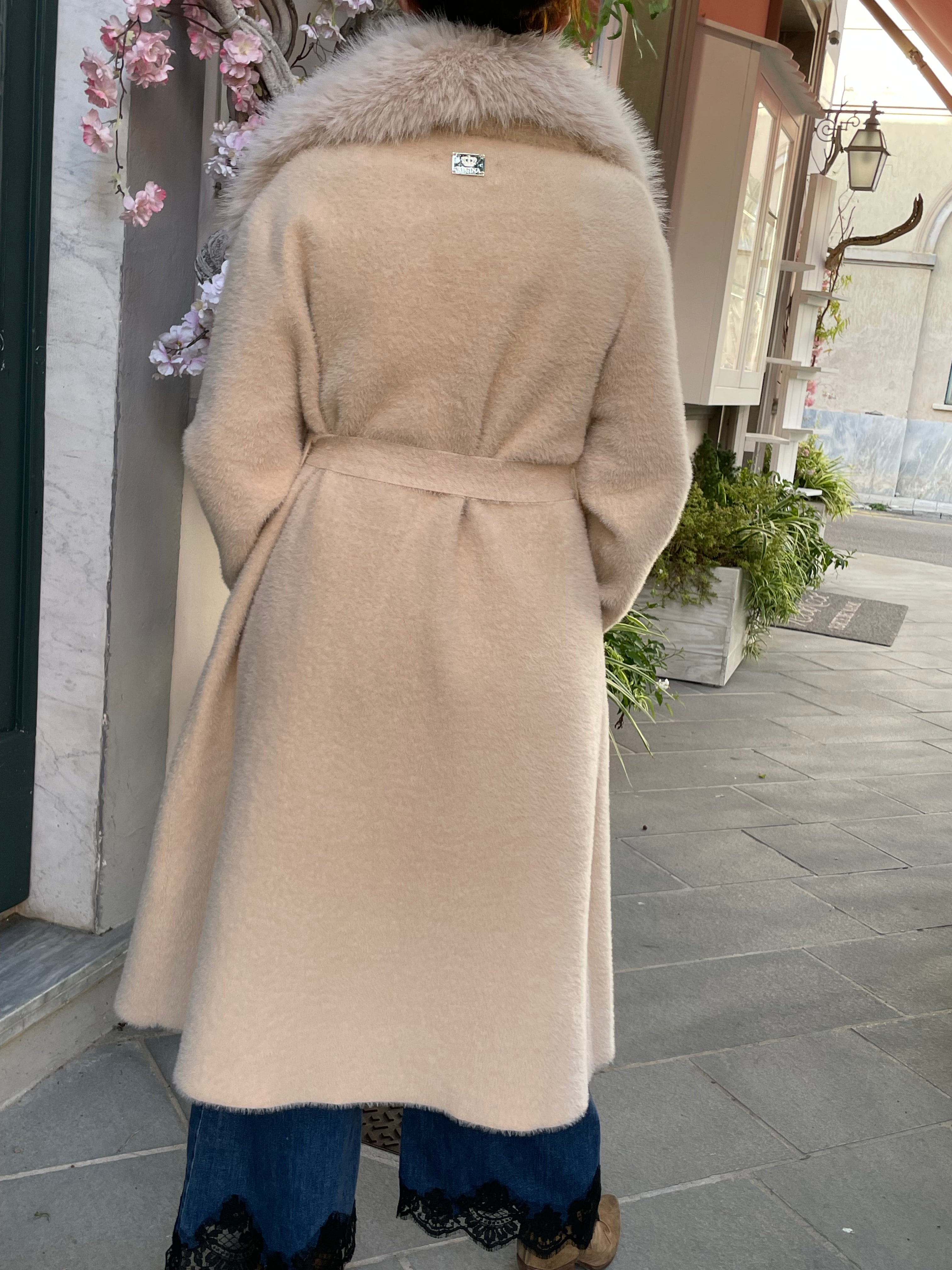 Cappotto lungo con pelliccia eco